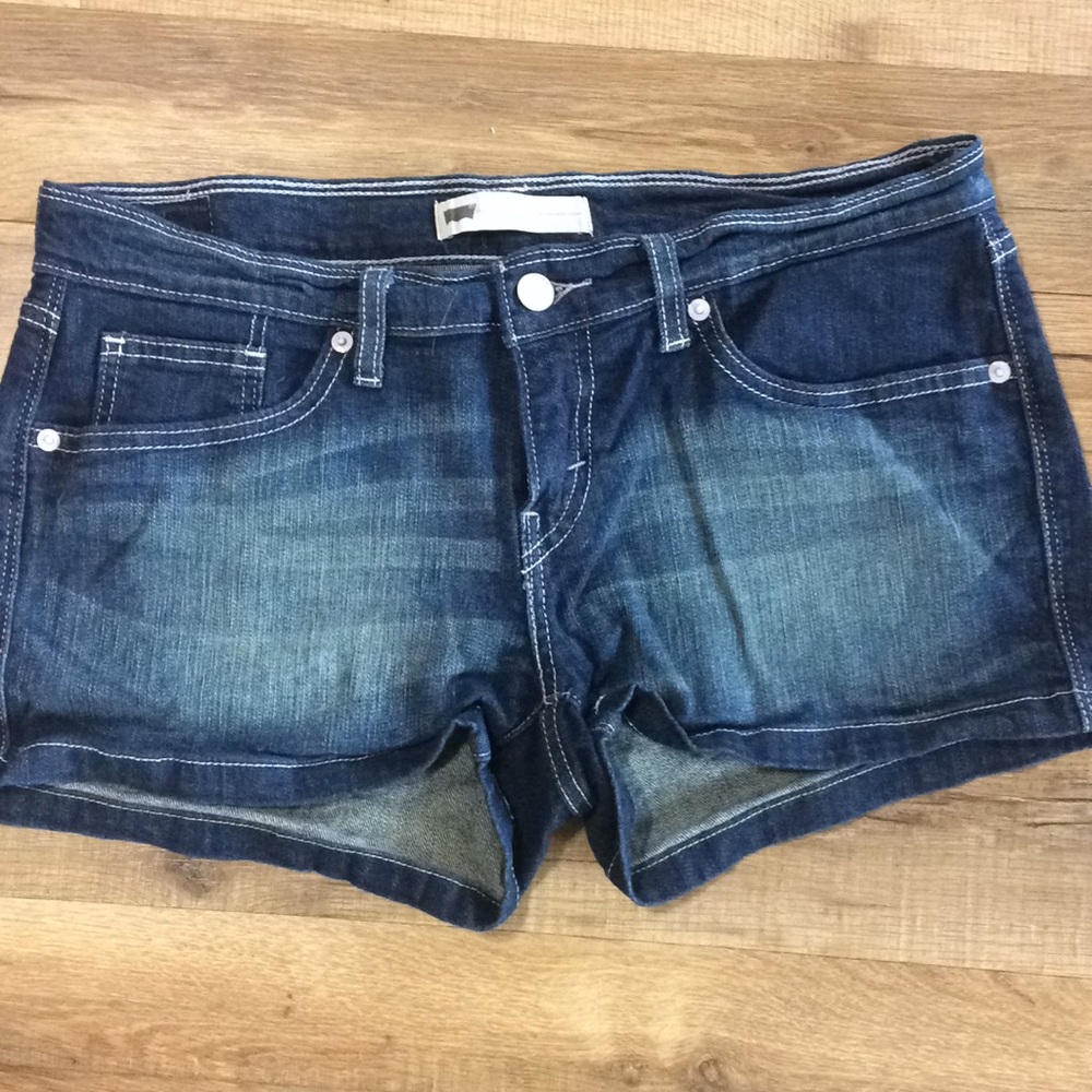 NEW Levi’s Faded Blue Denim Jean Shorts Size 10